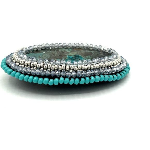 ❗️SOLD❗️Turquoise Brooch with Beaded Bezel - Picture 3 of 8